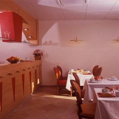 Hôtel Adonis Marseille Vieux Port 3*,